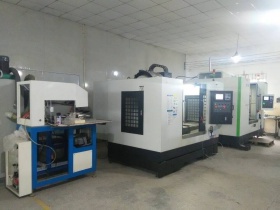 精(jīng)焊科(ke)技(ji)cnc數(shu)控機(jī)牀(chuang)車(che)間
